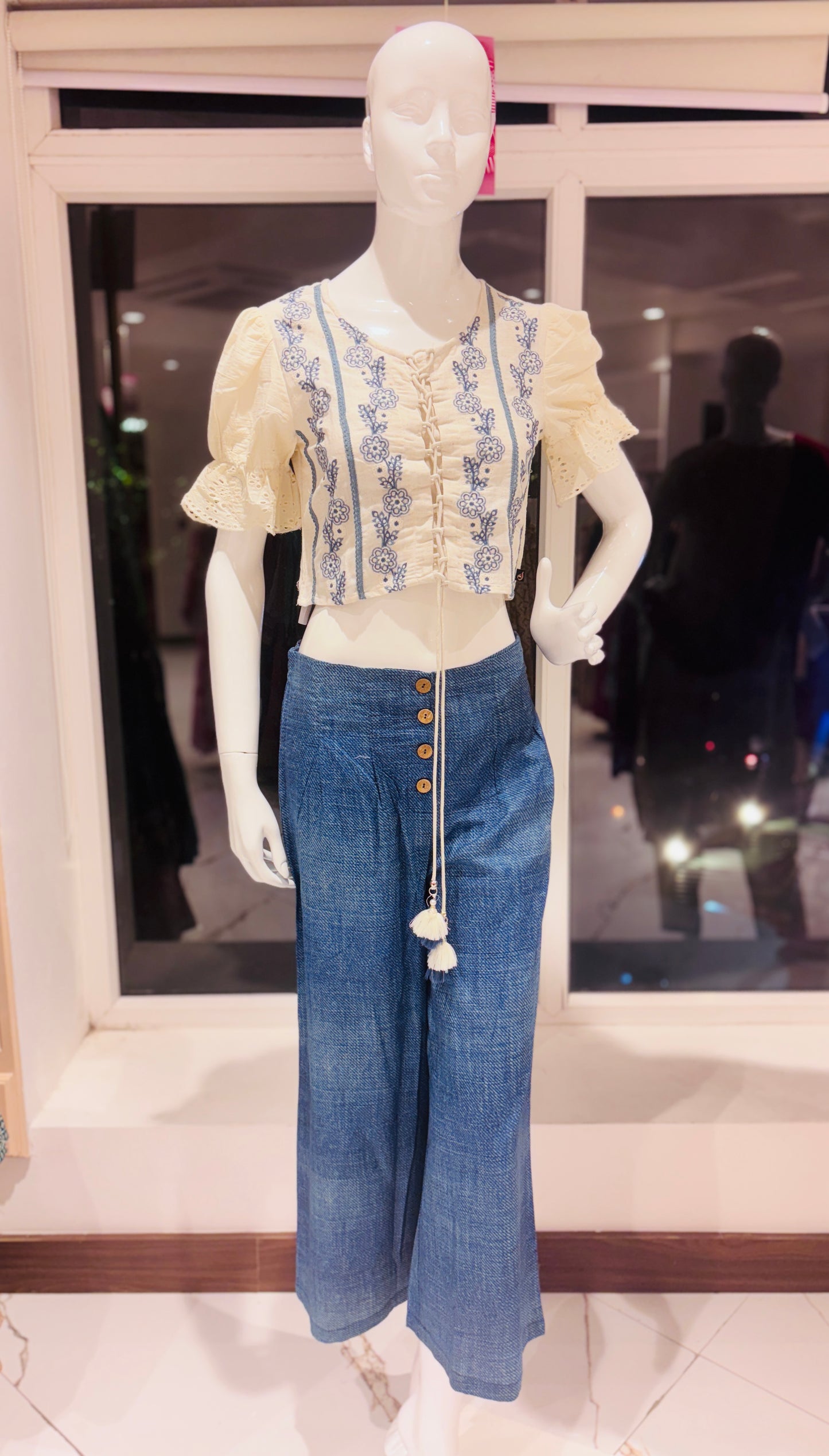 Chic and contemporary pantsuit in pure cotton