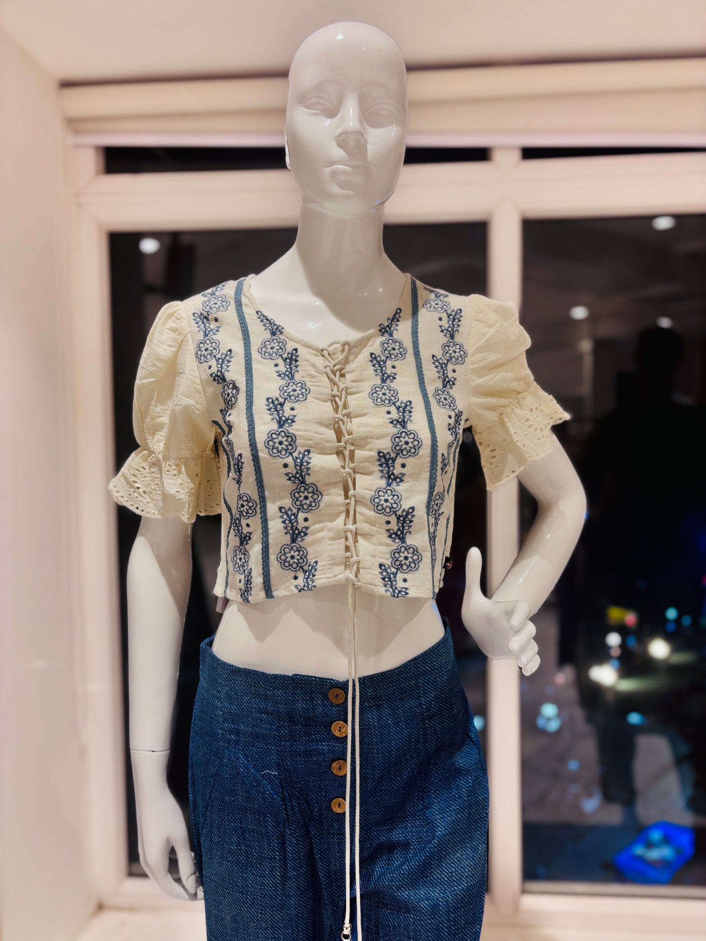 Chic and contemporary pantsuit in pure cotton